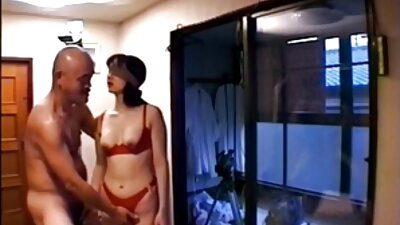 Lusy puše na kurac tijekom svoje svakodnevne rutine Prsata Milf Homemade Porn